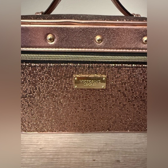 RARE Limited Edition Victoria’s Secret Glitter Runway Train Case Rose Gold - Picture 4 of 5